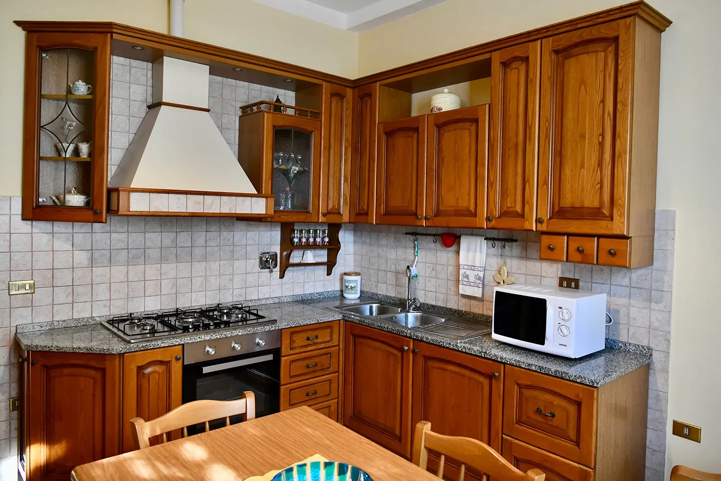 cucina casa vacnaze assisi